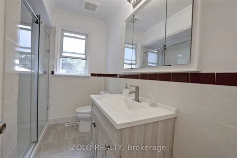 720 Bloor St, Mississauga, ON L4Y 2M6