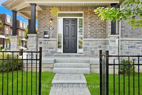 2 Pomarine Way, Brampton, ON L6X 0E4
