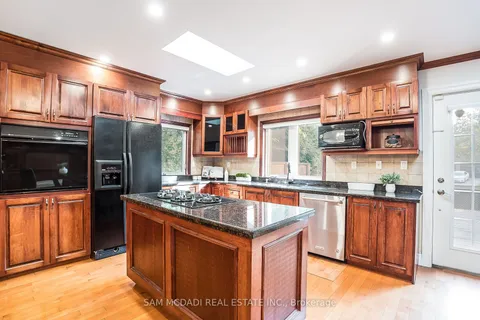 1262 Mississauga Rd, Mississauga, ON L5H 2J2
