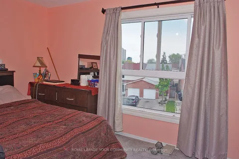 3292 Burdock Pl, Mississauga, ON L5A 4B7