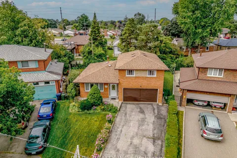 39 Hackmore Ave, Toronto, ON M9W 3W2