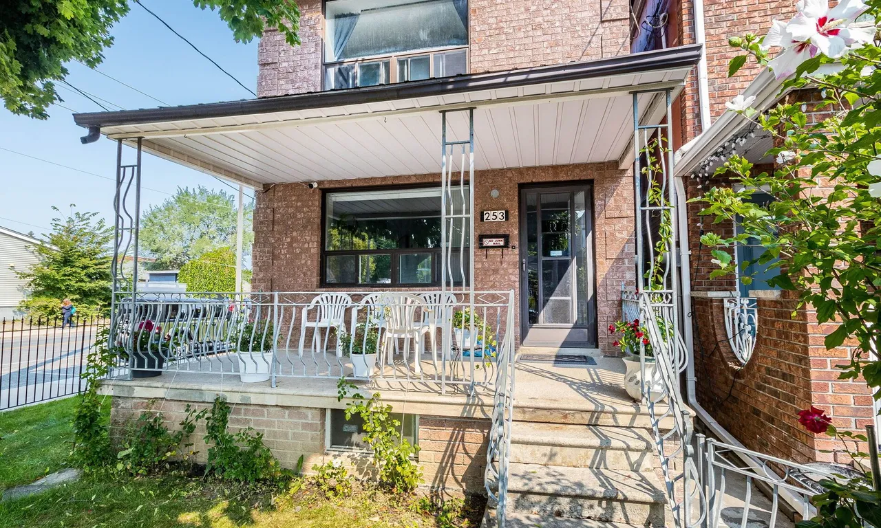 253 Harvie Ave, Toronto, ON M6E 4K9