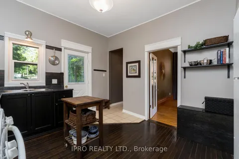 36 First St, Orangeville, ON L9W 2E2