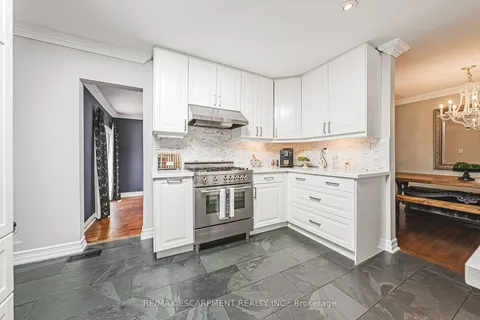4030 Grapehill Ave, Burlington, ON L7L 1R2