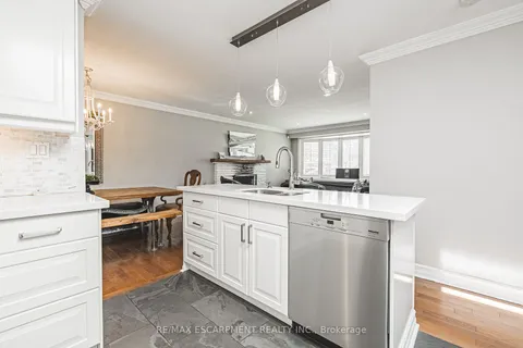 4030 Grapehill Ave, Burlington, ON L7L 1R2