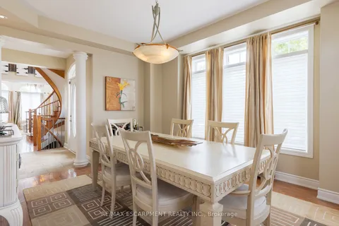 3301 Springflower Way, Oakville, ON L6L 6V6