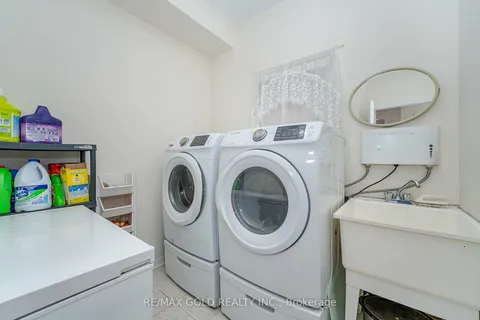 147 Calderstone Rd, Brampton, ON L6P 2M7