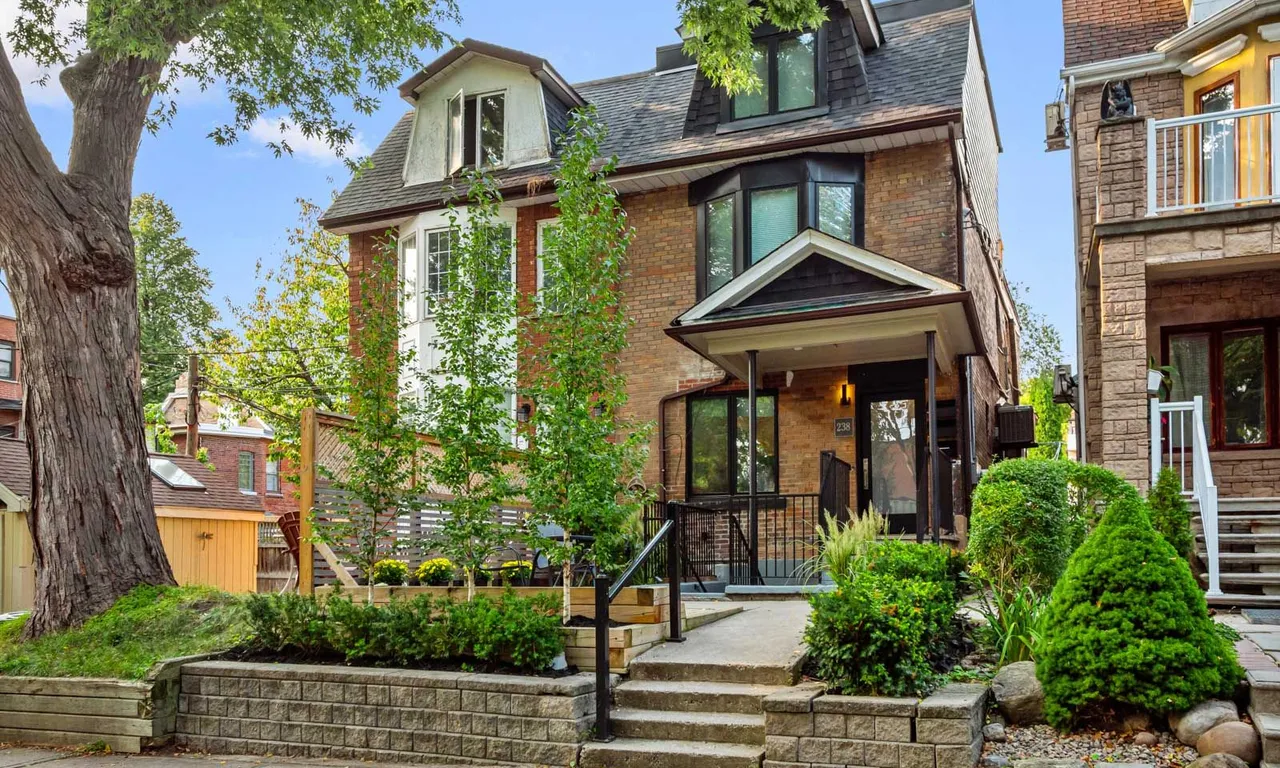 238 Garden Ave, Toronto, ON M6R 1J1