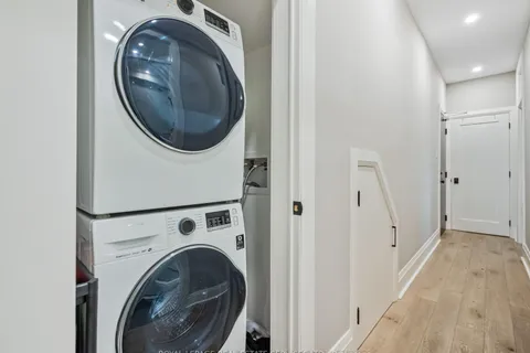 238 Garden Ave, Toronto, ON M6R 1J1