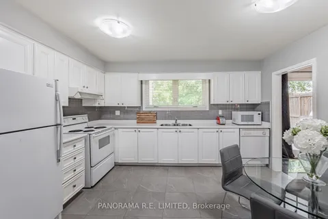 11 Park Manor Dr, Toronto, ON M9B 5C1