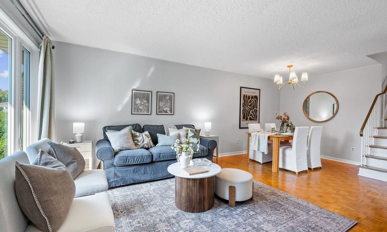 35 Hepworth Dr, Toronto, ON M9R 3W1