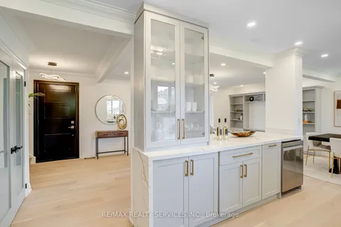 5133 Cherryhill Cres, Burlington, ON L7L 4B8