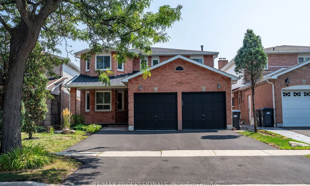 420 Everton Dr, Mississauga, ON L5R 1W2