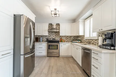 420 Everton Dr, Mississauga, ON L5R 1W2