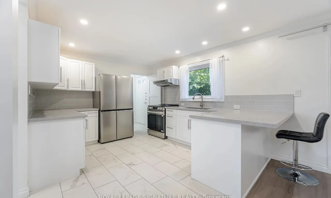 830 South Service Rd, Mississauga, ON L5E 1T8