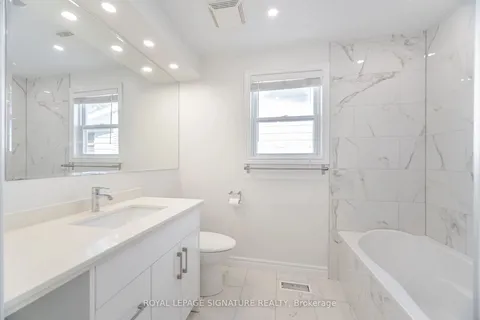 830 South Service Rd, Mississauga, ON L5E 1T8