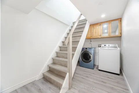 830 South Service Rd, Mississauga, ON L5E 1T8