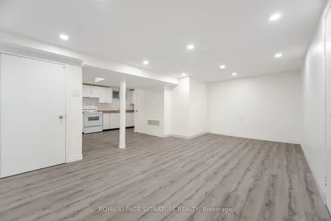 830 South Service Rd, Mississauga, ON L5E 1T8