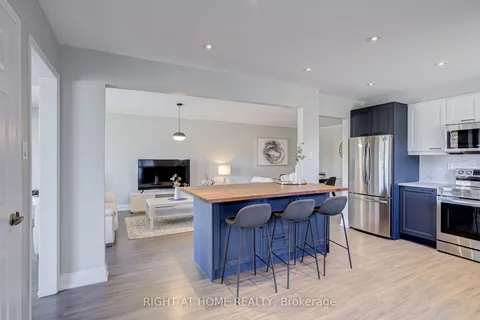 484 Kelvedon Mews, Mississauga, ON L4Z 1G4