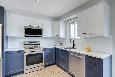 484 Kelvedon Mews, Mississauga, ON L4Z 1G4