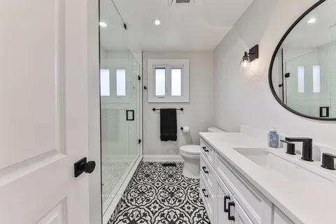 972 South Service Rd, Mississauga, ON L5E 1V1