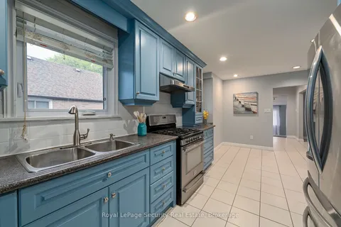 25 Parkchester Rd, Toronto, ON M6M 2S1