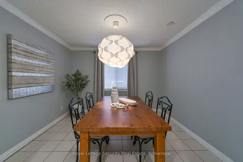 25 Parkchester Rd, Toronto, ON M6M 2S1