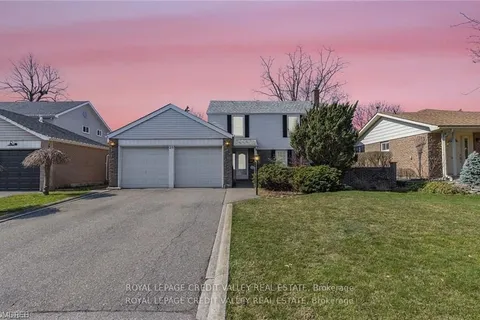 28 Parkview Pl, Brampton, ON L6W 2G3
