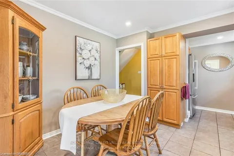 28 Parkview Pl, Brampton, ON L6W 2G3