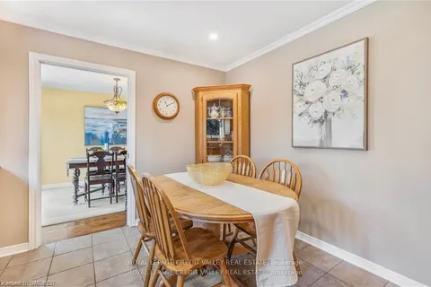 28 Parkview Pl, Brampton, ON L6W 2G3