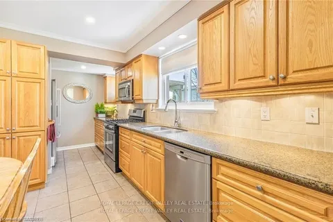 28 Parkview Pl, Brampton, ON L6W 2G3