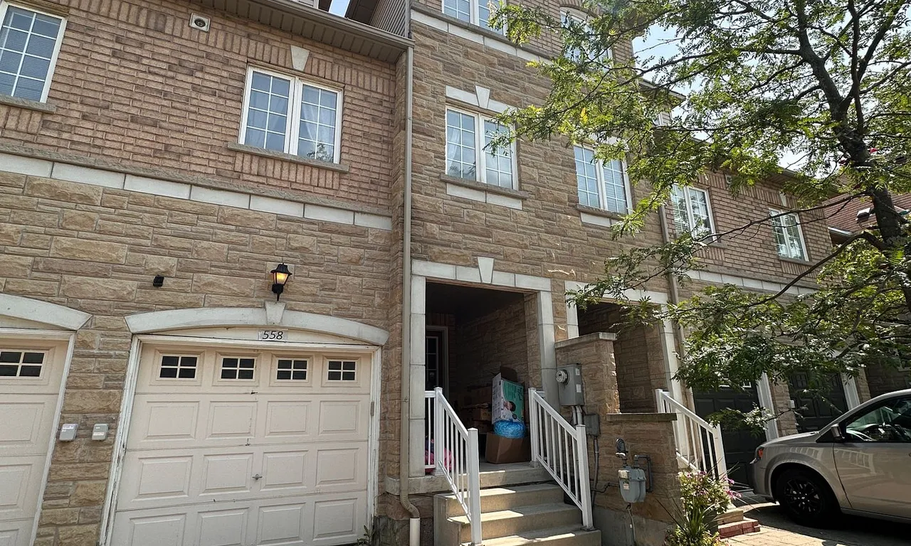 558 Candlestick Circ, Mississauga, ON L4Z 0B1