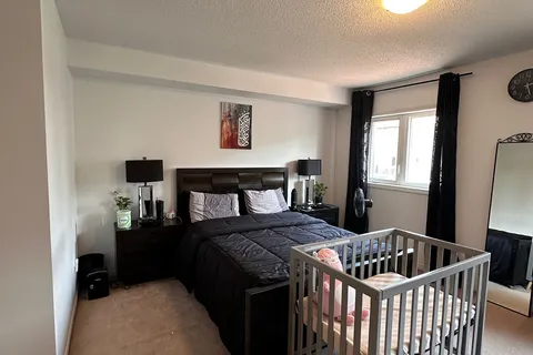 558 Candlestick Circ, Mississauga, ON L4Z 0B1