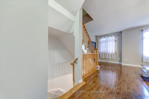 7035 Rexwood Rd, Mississauga, ON L4T 4M7
