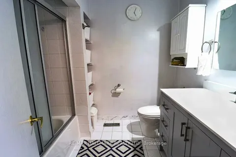 30 Peterson Dr, Toronto, ON M9M 1X1