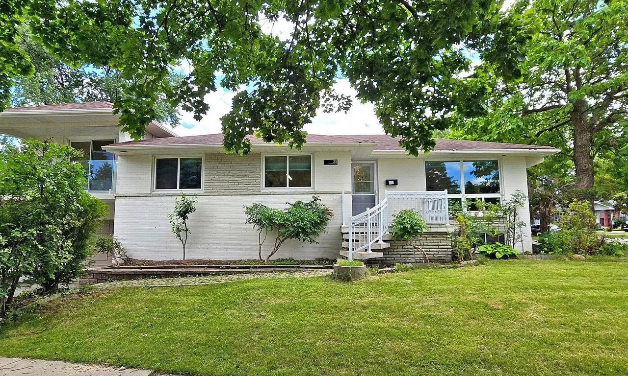 25 Learmont Dr, Toronto, ON M9R 2E6