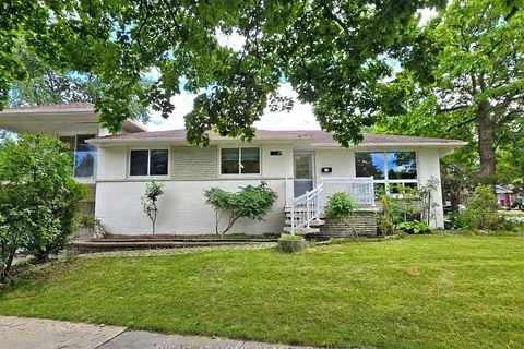 25 Learmont Dr, Toronto, ON M9R 2E6