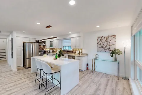 25 Learmont Dr, Toronto, ON M9R 2E6