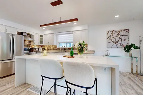 25 Learmont Dr, Toronto, ON M9R 2E6