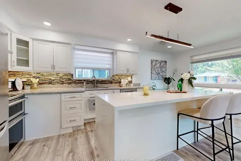25 Learmont Dr, Toronto, ON M9R 2E6