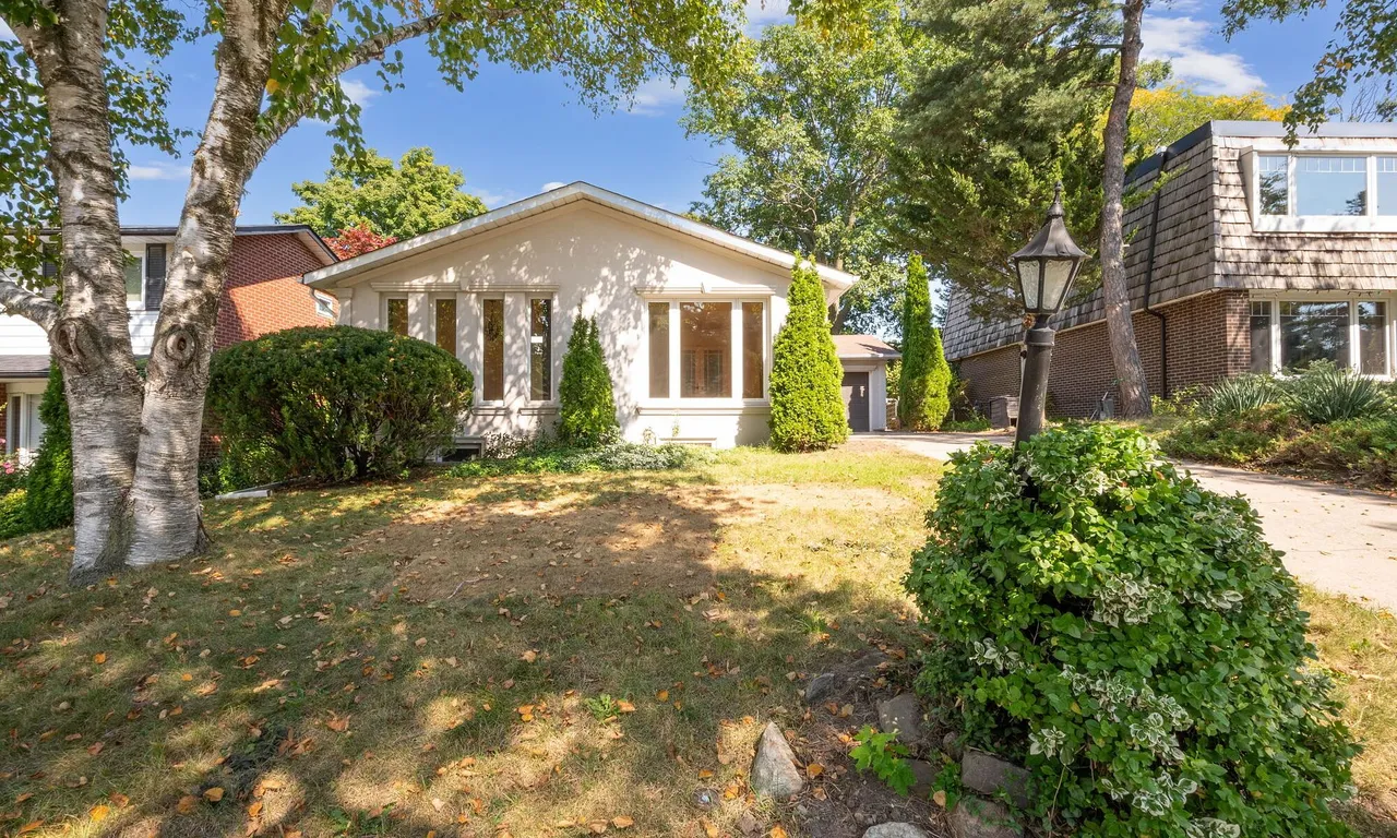 3577 Gallager Dr, Mississauga, ON L5C 2N2