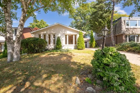 3577 Gallager Dr, Mississauga, ON L5C 2N2