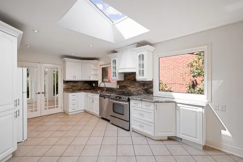 3577 Gallager Dr, Mississauga, ON L5C 2N2