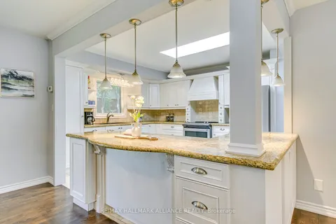 2109 Devon Rd, Oakville, ON L6J 5M4