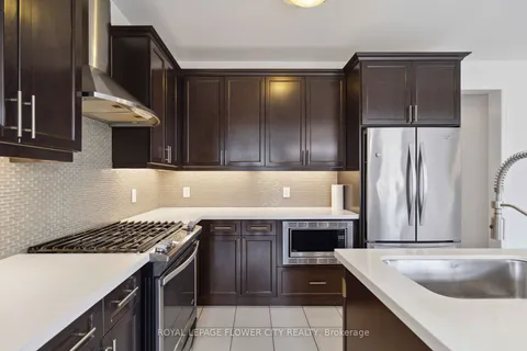 18 Rising Hill Rdge, Brampton, ON L6Y 0C3