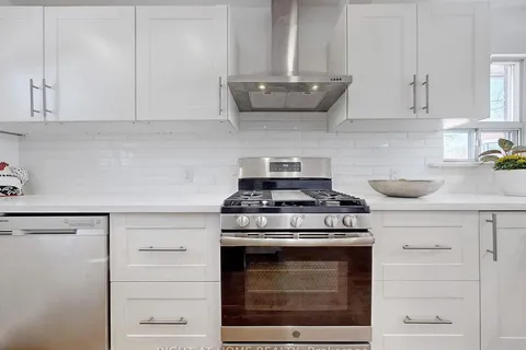 22 Chappel Hill Rd, Toronto, ON M3M 1M2