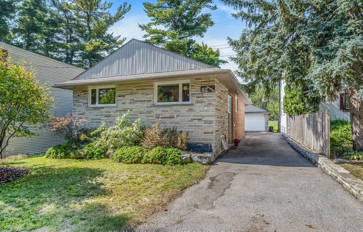 62 Haliburton Ave, Toronto, ON M9B 4Y4