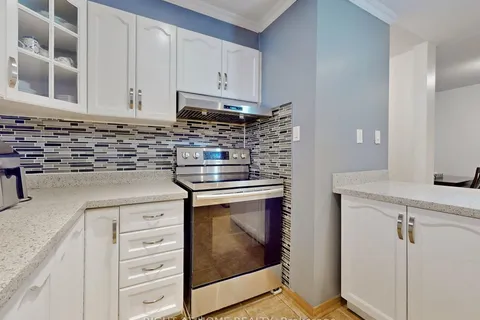 2409 Yeovil Rd, Mississauga, ON L5J 2G1