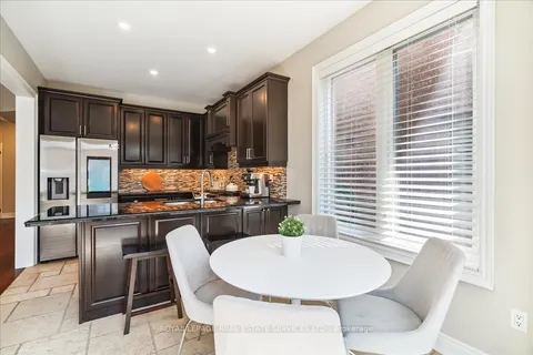 2254 Kwinter Rd, Oakville, ON L6M 0H2