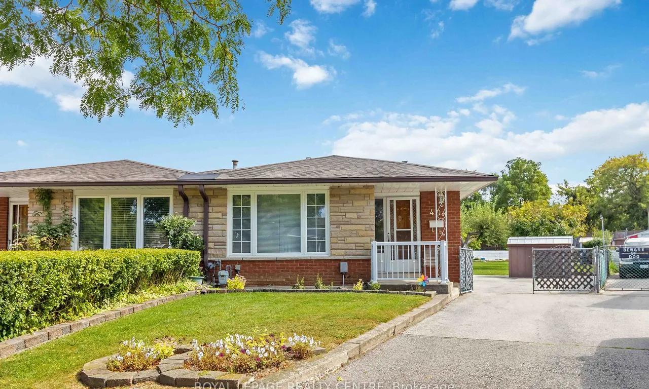 404 Lara Woods, Mississauga, ON L5A 3A9